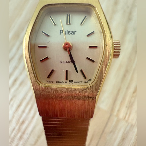 Vintage pulsar ladies gold tone dress watch NEW BATTERY